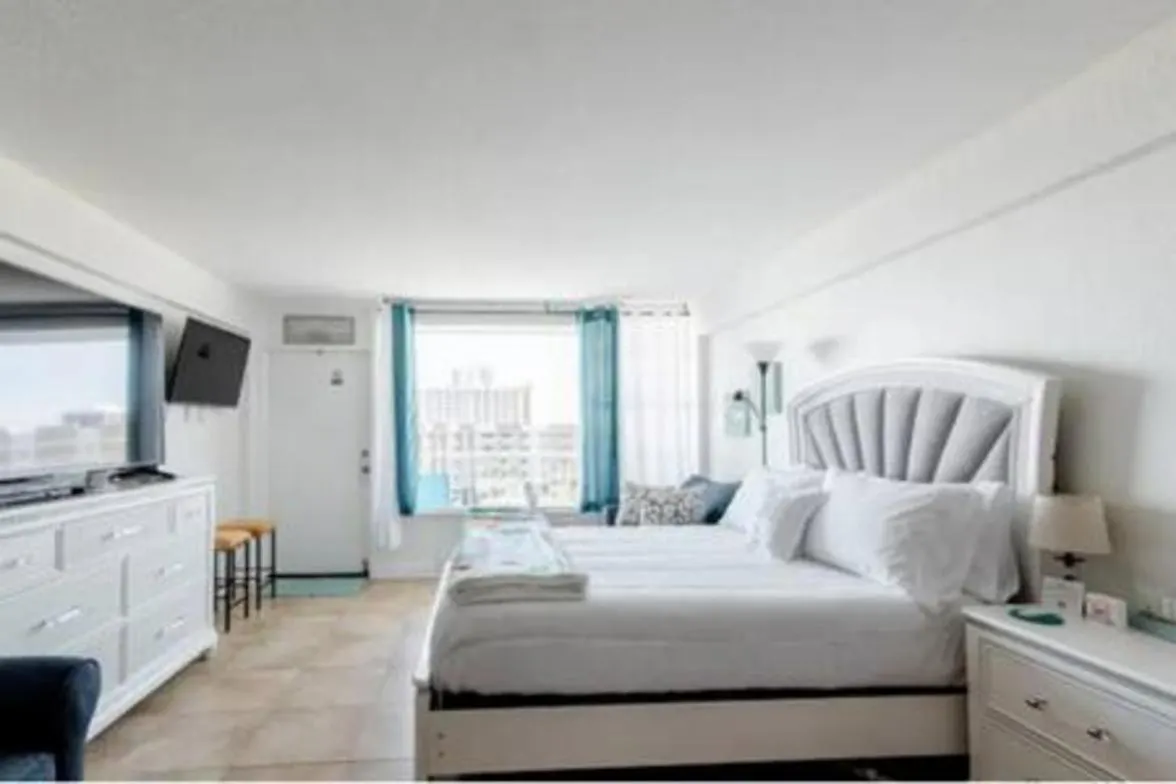 Apartment Pool Luxury Beachfront Studio Ideal 4 Long Stays Daytona Beach
