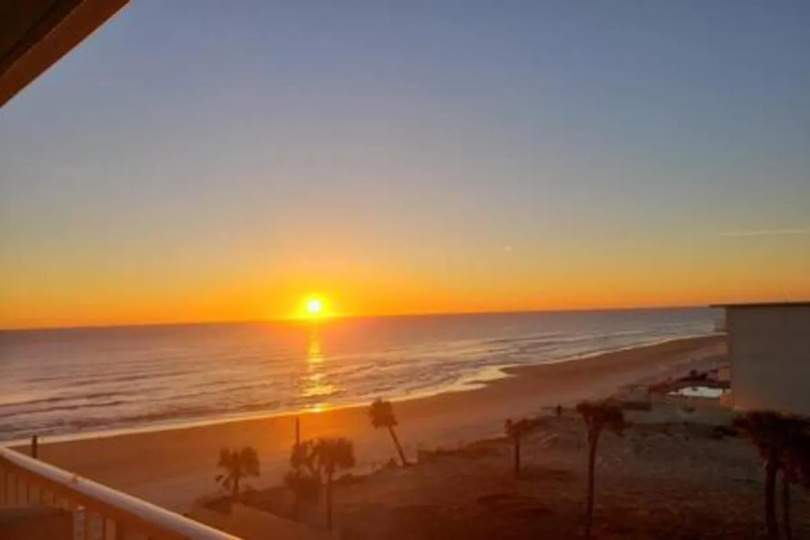 Pool Luxury Beachfront Studio Ideal 4 Long Stays Daytona Beach Apartment