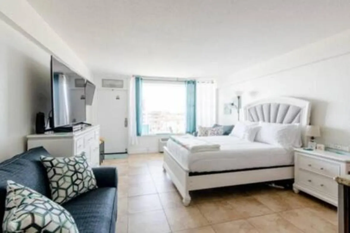 Pool Luxury Beachfront Studio Ideal 4 Long Stays Daytona Beach Apartment