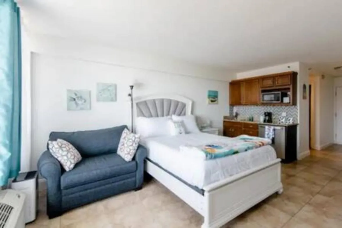 Pool Luxury Beachfront Studio Ideal 4 Long Stays Daytona Beach Apartment
