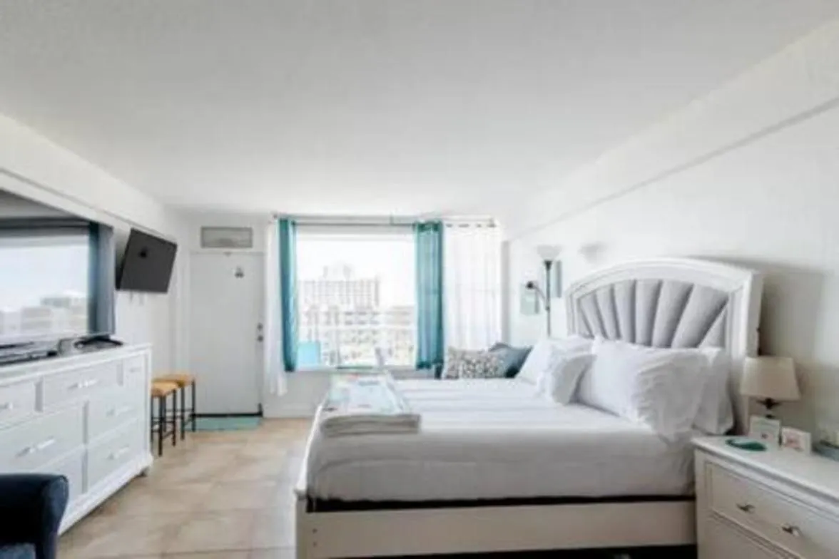 Apartment Pool Luxury Beachfront Studio Ideal 4 Long Stays Daytona Beach