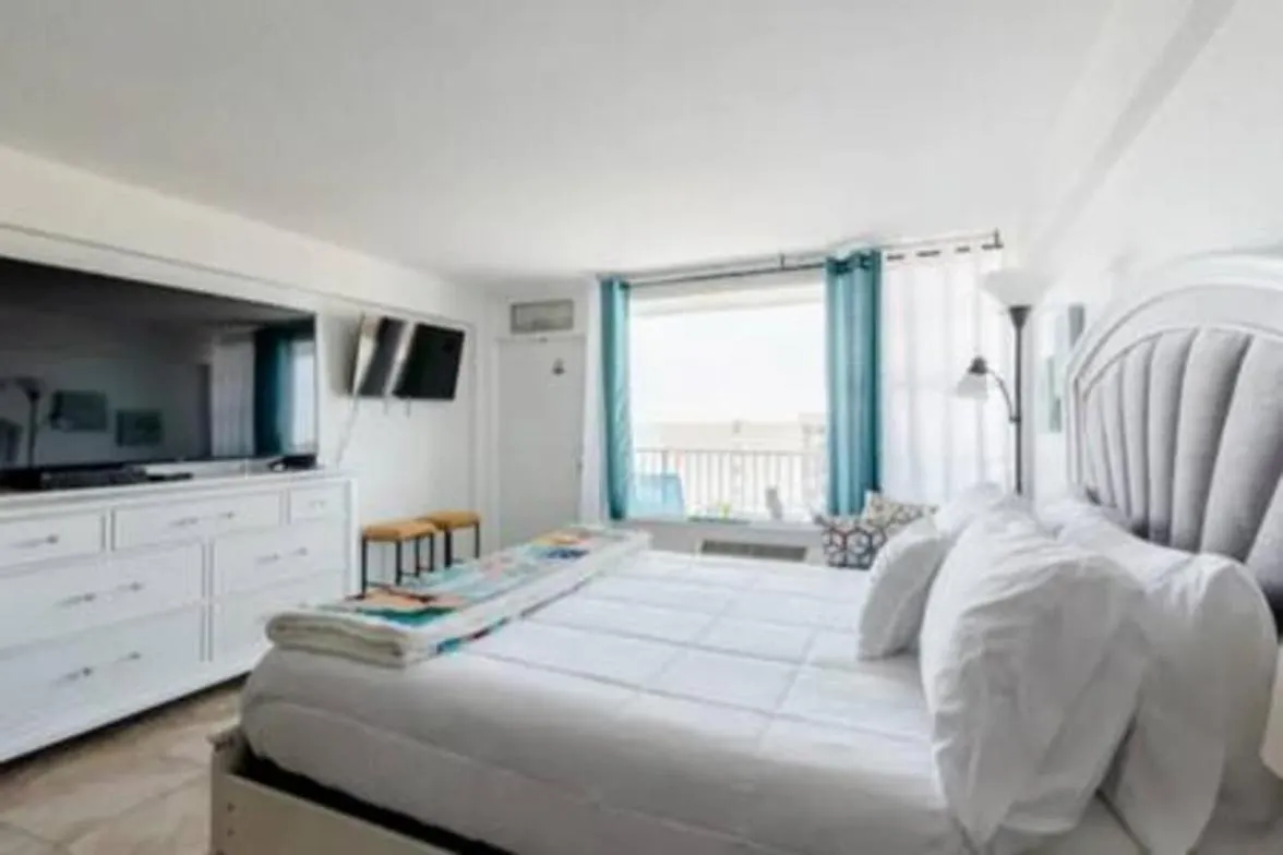 Apartment Pool Luxury Beachfront Studio Ideal 4 Long Stays Daytona Beach United States